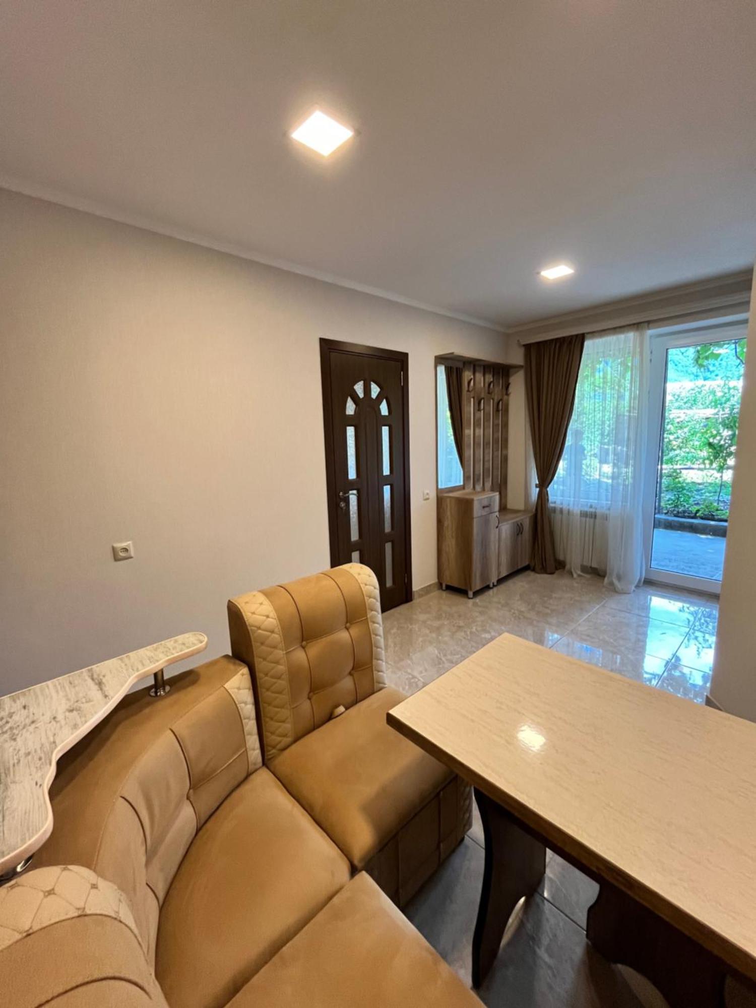 Green Park Guest House Дилижан Экстерьер фото